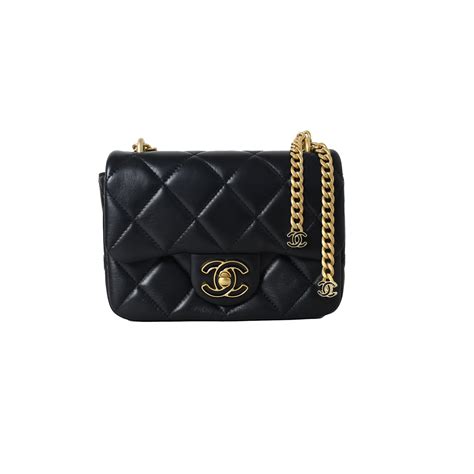 CHANEL Lambskin Enamel Quilted Pending CC 